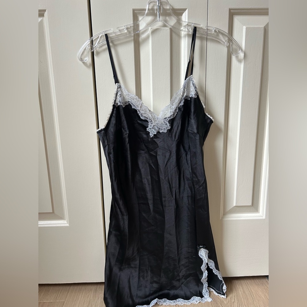 Victoria's Secret Black Lace Chemise/Slip Dress NWOT Sz small